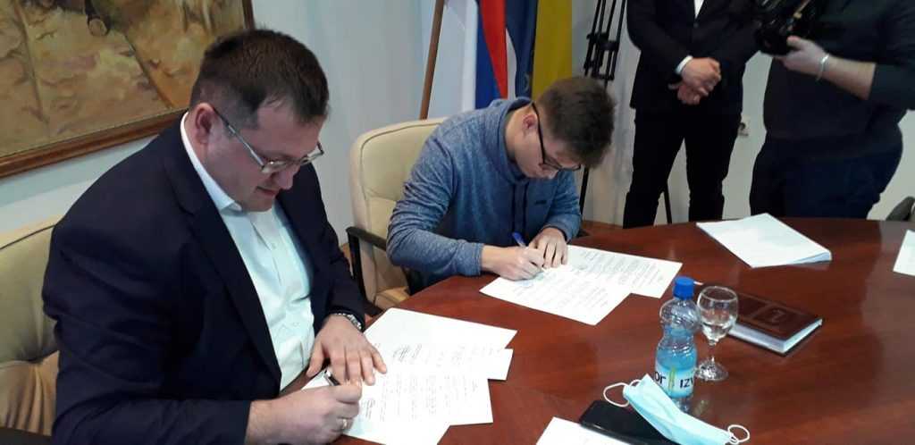 ПОТПИСАНИ УГОВОРИ О СТИПЕНДИРАЊУ 153 СТУДЕНАТА