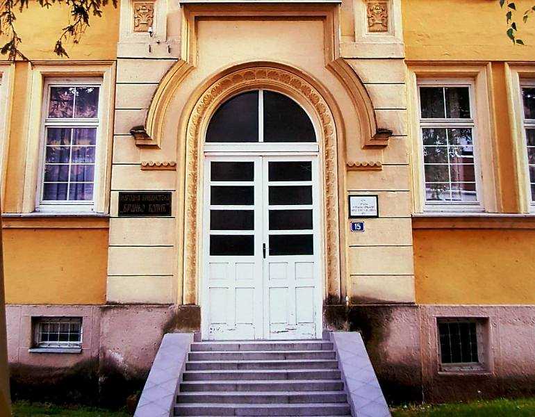 ЗА ДАМЕ БЕСПЛАТНО УЧЛАЊЕЊЕ У БИБЛИОТЕКУ