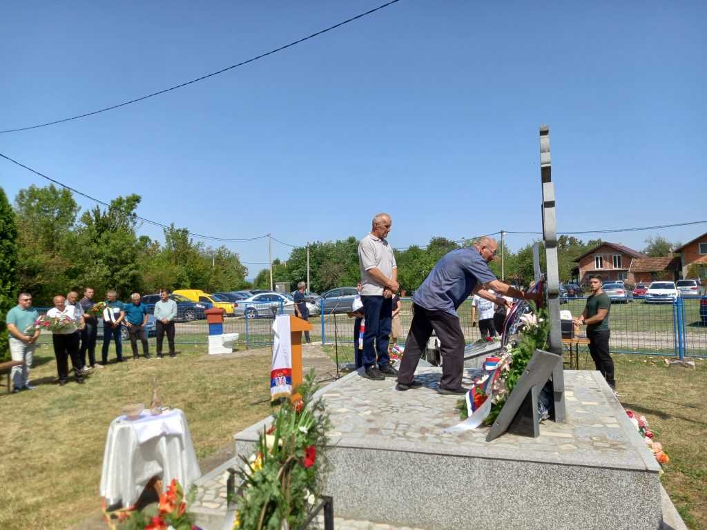 SLUŽEN POMEN SRPSKIM BORCIMA I CIVILIMA IZ UNKE (foto)