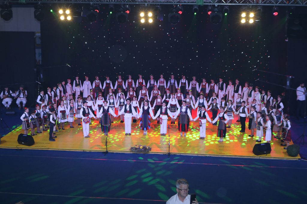 ODRŽAN INTER FOLK FEST “BOSILJKOVANJE” (FOTO)