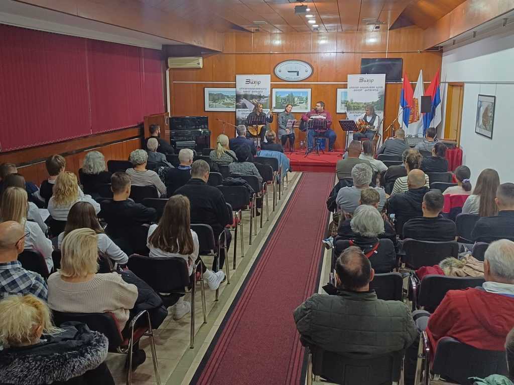 ВЕЧЕ ИСПУЊЕНО ПРАВОСЛАВНОМ ПОЕЗИЈОМ И МУЗИКОМ