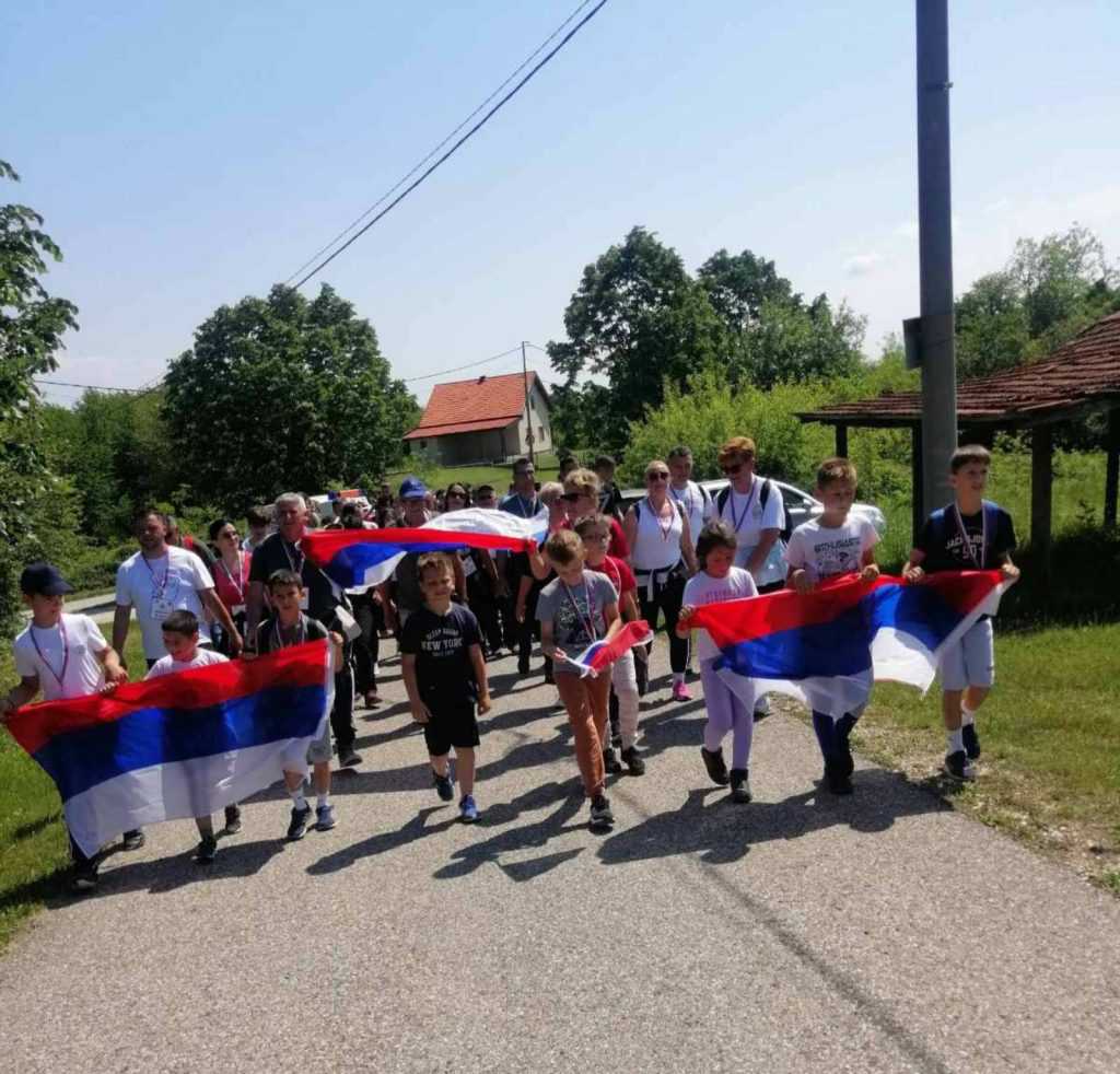 БРОЂАНИ СВИХ ГЕНЕРАЦИЈА УЧЕСТОВАЛИ У ПОХОДУ НА ЛИПУ