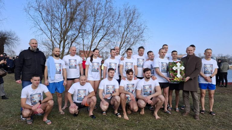 ČASNI КRST U BRODU OVE GODINE U RUКAMA JELENE BROĆILO