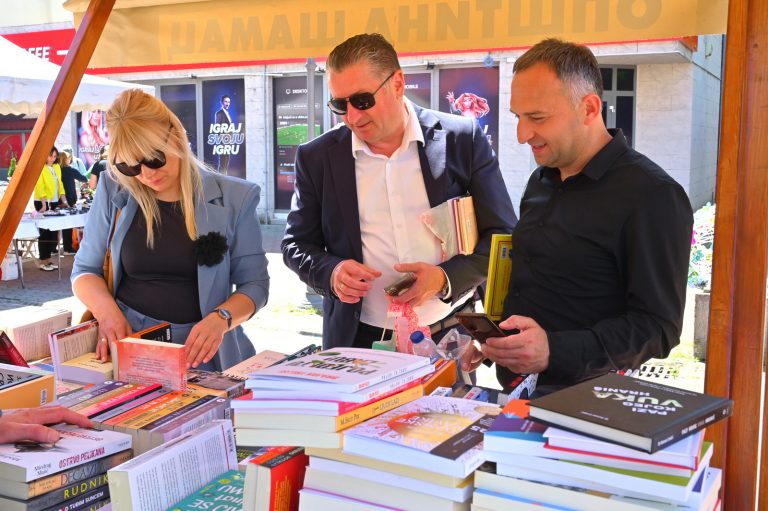 SAJAM KNJIGE I CVIJEĆA OKUPIO 30 IZLAGAČA
